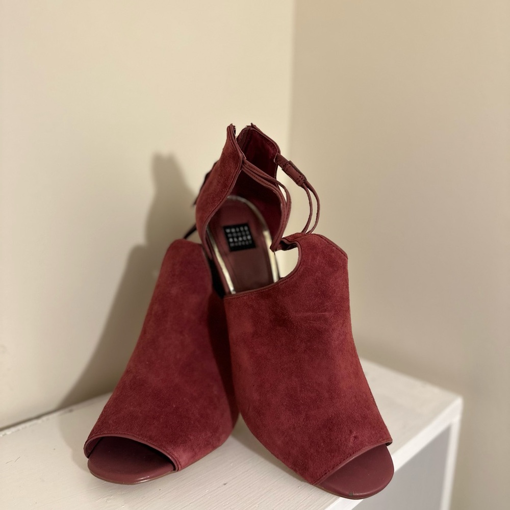 White House Black Market, US 10, burgundy color. Wore them for Christmas party